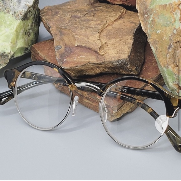 The "Teashade" Reader - Picture 3 of 3